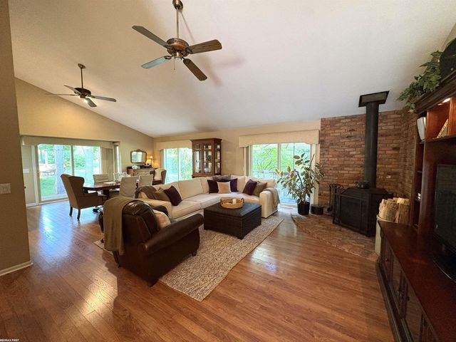 1734 Snowden Circle, Rochester Hills, MI 48306