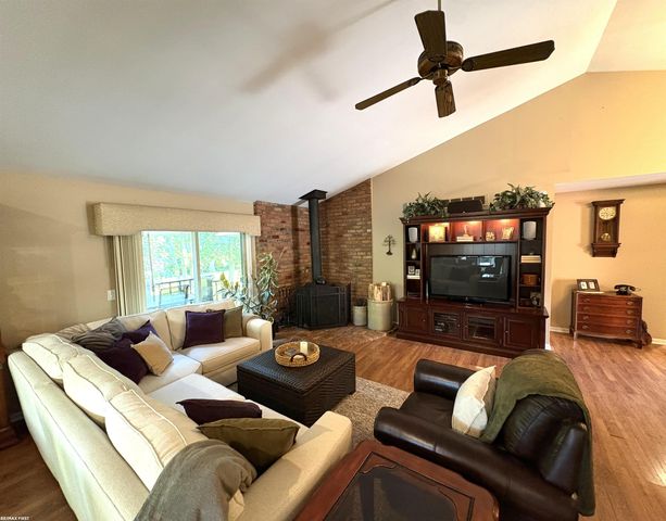 1734 Snowden Circle, Rochester Hills, MI 48306