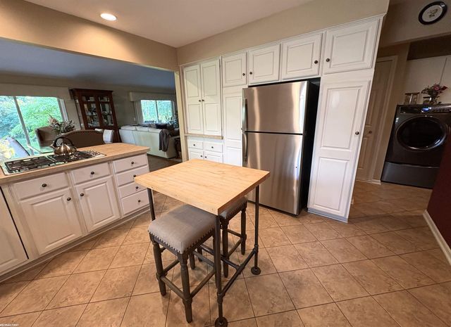 1734 Snowden Circle, Rochester Hills, MI 48306