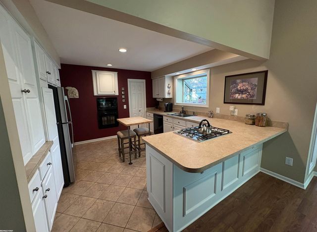 1734 Snowden Circle, Rochester Hills, MI 48306