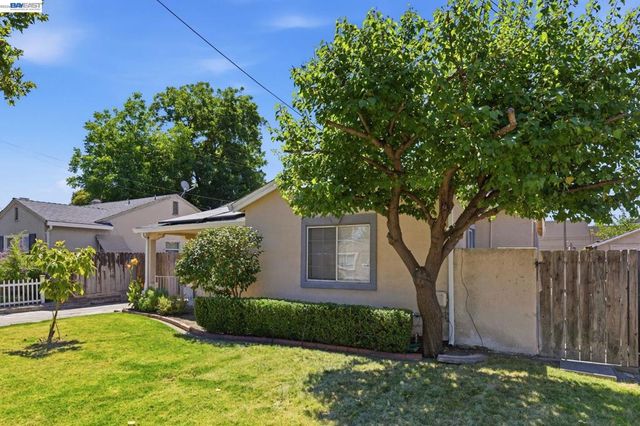 1330 W Park St, Stockton, CA 95203