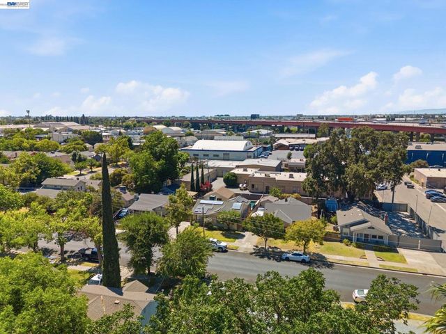 1330 W Park St, Stockton, CA 95203
