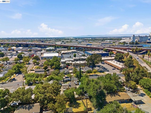1330 W Park St, Stockton, CA 95203