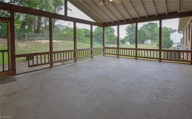 804 Newington Drive, Clemmons, NC 27012