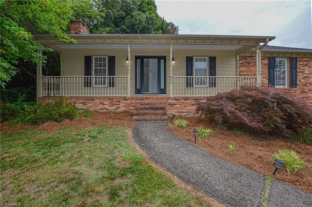 804 Newington Drive, Clemmons, NC 27012
