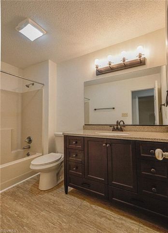804 Newington Drive, Clemmons, NC 27012