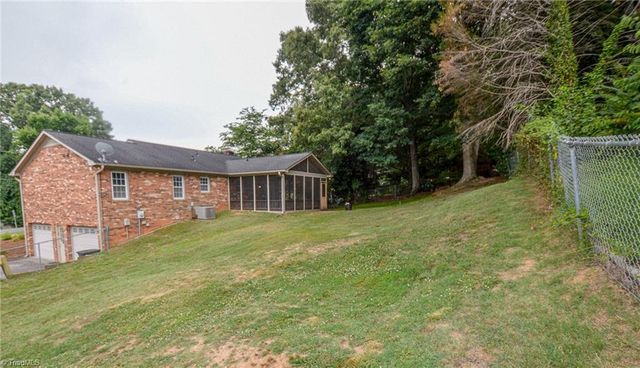 804 Newington Drive, Clemmons, NC 27012