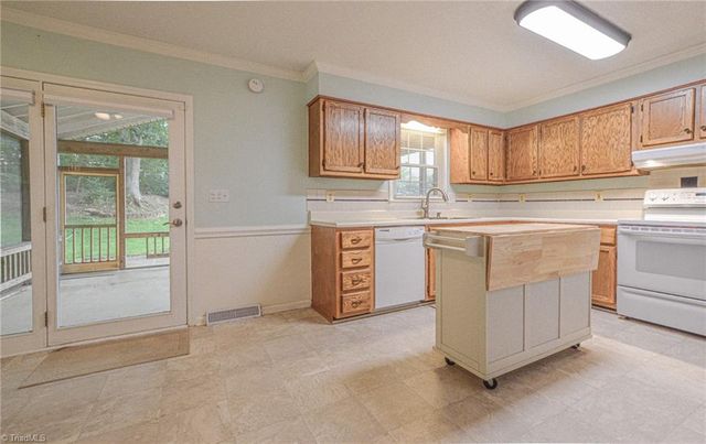 804 Newington Drive, Clemmons, NC 27012