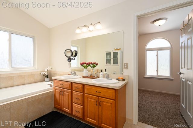 1366 Hidden Wood Court, Grand Blanc Charter Township, MI 48439