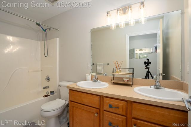 1366 Hidden Wood Court, Grand Blanc Charter Township, MI 48439