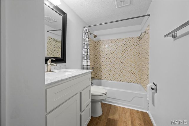 5581 Baronridge Drive 5, St Louis, MO 63129