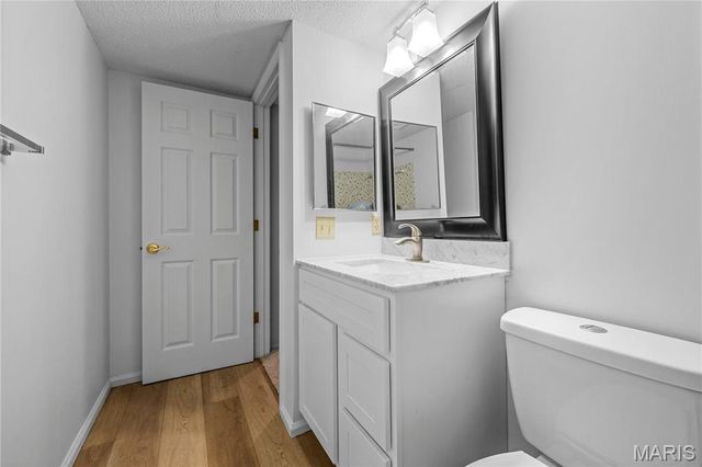 5581 Baronridge Drive 5, St Louis, MO 63129