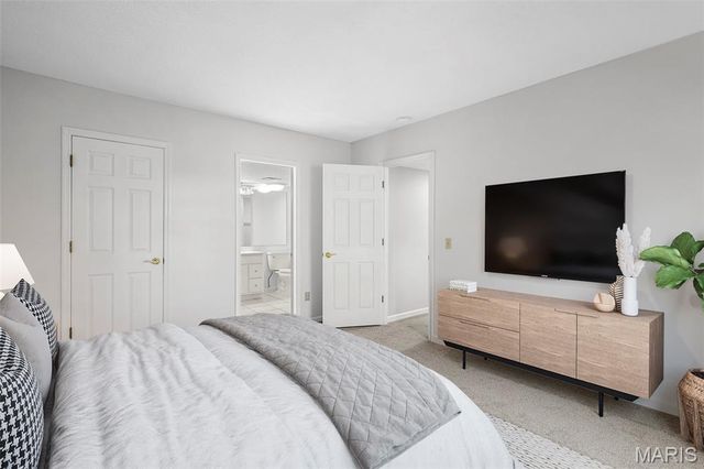 5581 Baronridge Drive 5, St Louis, MO 63129