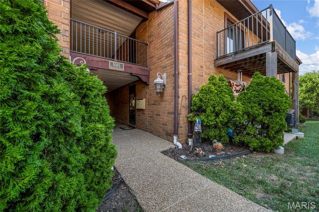 5581 Baronridge Drive 5, St Louis, MO 63129