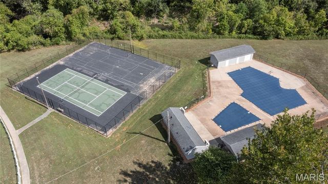 5581 Baronridge Drive 5, St Louis, MO 63129