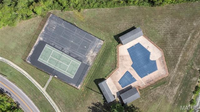 5581 Baronridge Drive 5, St Louis, MO 63129