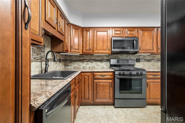 5581 Baronridge Drive 5, St Louis, MO 63129