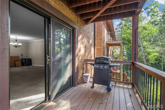 5581 Baronridge Drive 5, St Louis, MO 63129