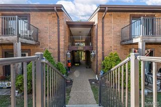 5581 Baronridge Drive 5, St Louis, MO 63129