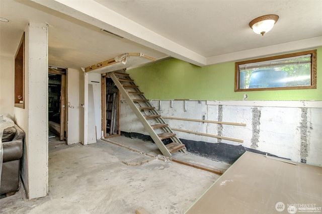 1551 N Callow Avenue, Bremerton, WA 98312