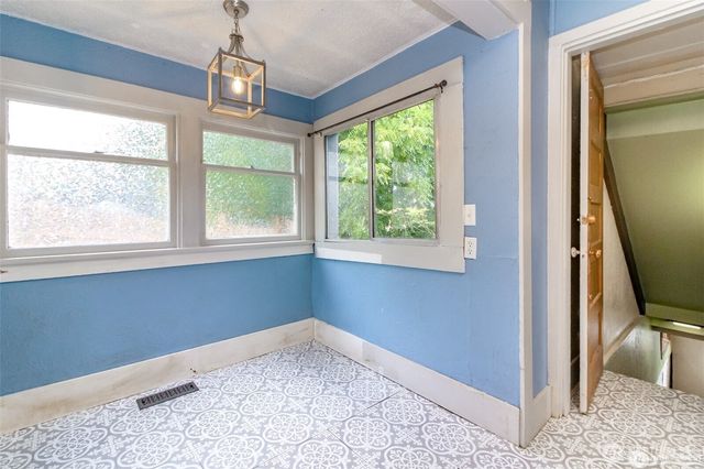 1551 N Callow Avenue, Bremerton, WA 98312