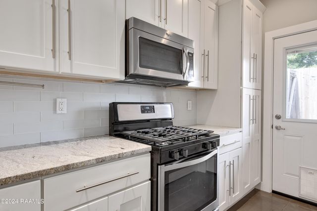 310 Highland Oaks Lane, Lafayette, LA 70508