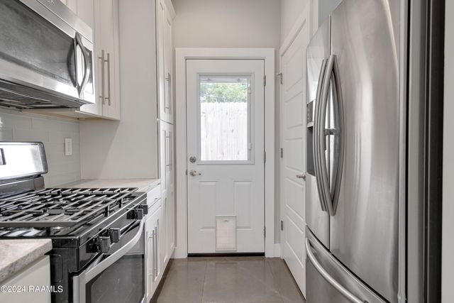 310 Highland Oaks Lane, Lafayette, LA 70508