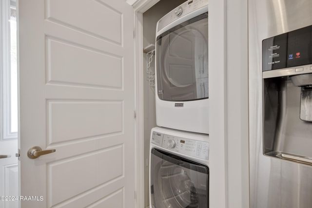 310 Highland Oaks Lane, Lafayette, LA 70508