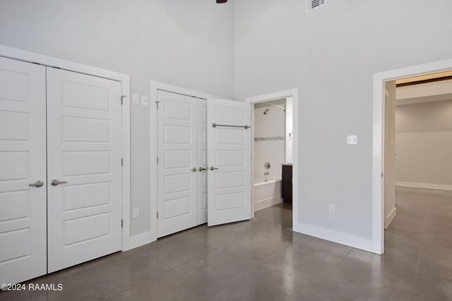 310 Highland Oaks Lane, Lafayette, LA 70508