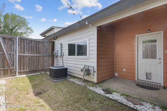 310 Highland Oaks Lane, Lafayette, LA 70508