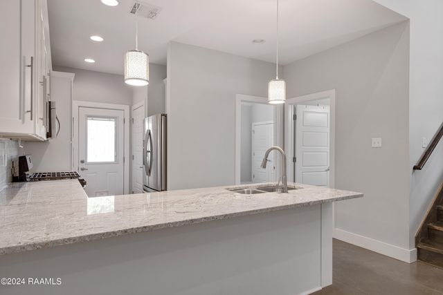 310 Highland Oaks Lane, Lafayette, LA 70508