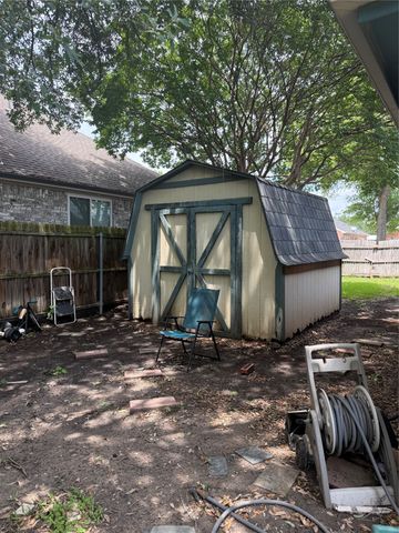 2707 Red Oak Drive, Grand Prairie, TX 75052