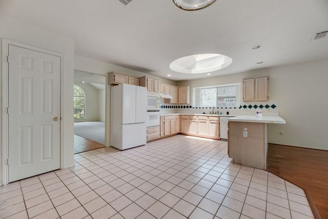 2707 Red Oak Drive, Grand Prairie, TX 75052
