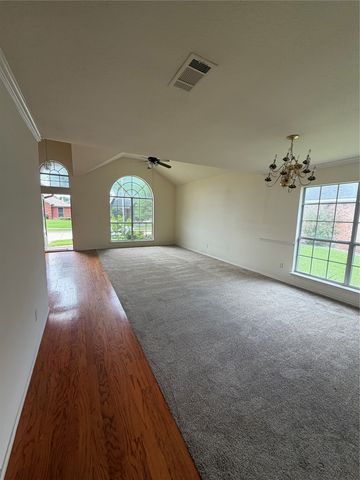 2707 Red Oak Drive, Grand Prairie, TX 75052
