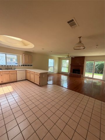 2707 Red Oak Drive, Grand Prairie, TX 75052