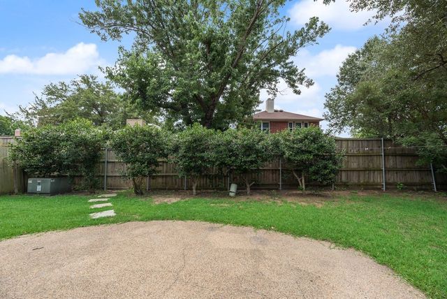 2707 Red Oak Drive, Grand Prairie, TX 75052