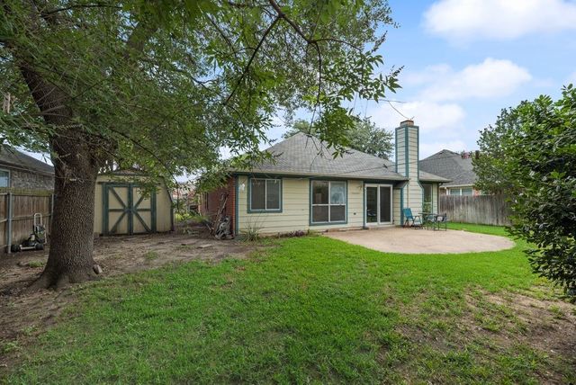 2707 Red Oak Drive, Grand Prairie, TX 75052