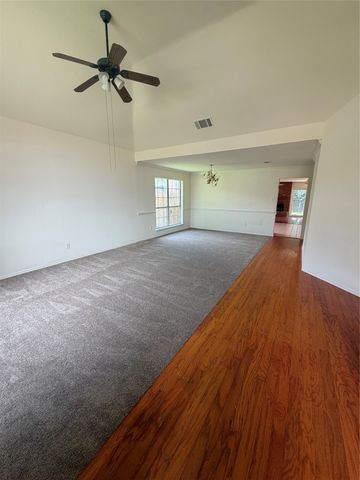 2707 Red Oak Drive, Grand Prairie, TX 75052