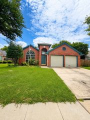 2707 Red Oak Drive, Grand Prairie, TX 75052
