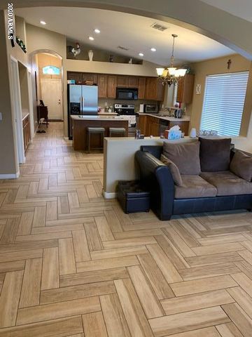 3901 W KINGS Avenue, Phoenix, AZ 85053