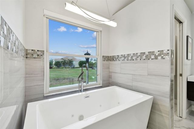 21 CRESCENT PLACE S, St Petersburg, FL 33711