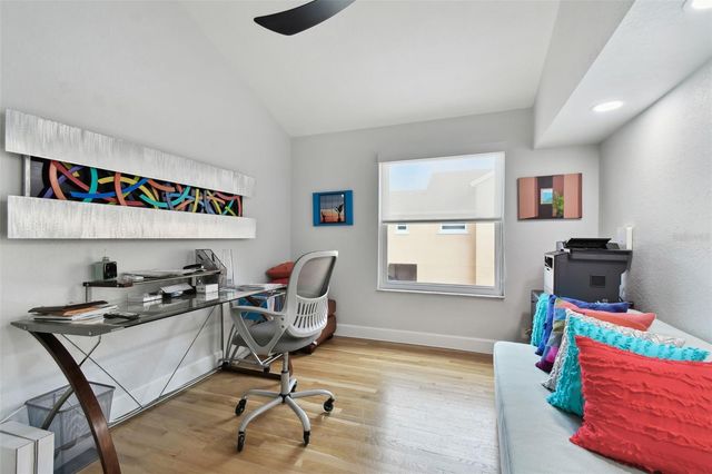 21 CRESCENT PLACE S, St Petersburg, FL 33711