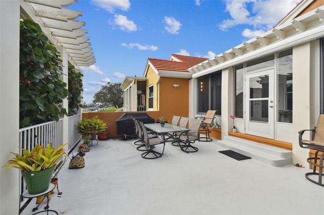 21 CRESCENT PLACE S, St Petersburg, FL 33711