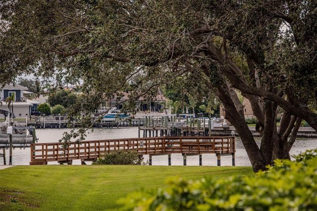 21 CRESCENT PLACE S, St Petersburg, FL 33711