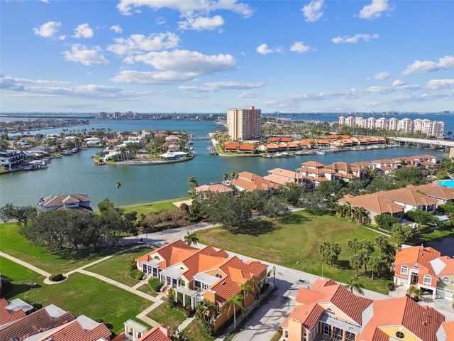 21 CRESCENT PLACE S, St Petersburg, FL 33711