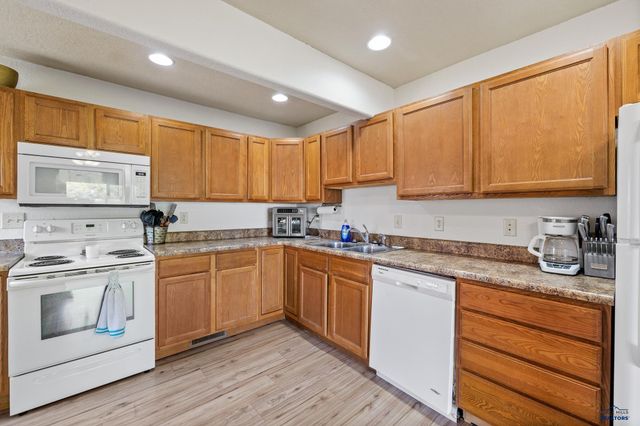 108 E ST ANNE, Rapid City, SD 57701