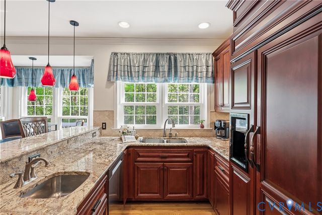 5901 Eastbluff Ct, Midlothian, VA 23112