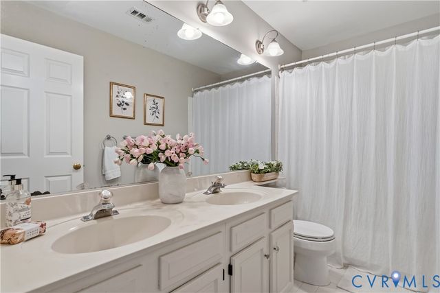 5901 Eastbluff Ct, Midlothian, VA 23112