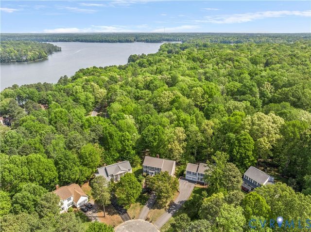 5901 Eastbluff Ct, Midlothian, VA 23112