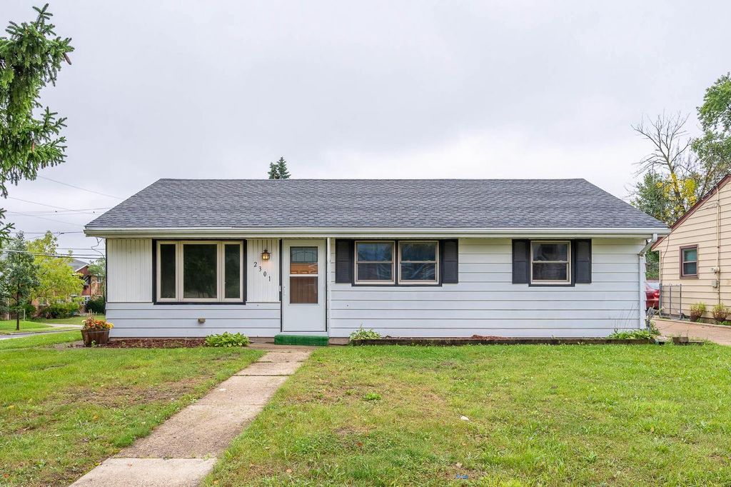 2301 W Alvina AVENUE, Milwaukee, WI 53221
